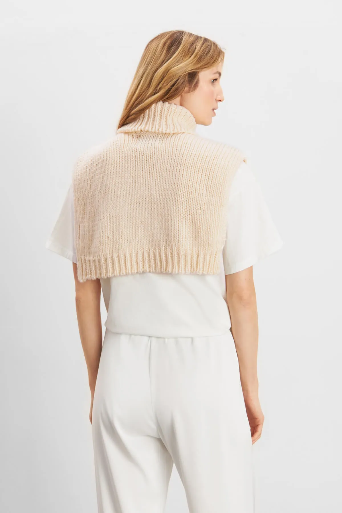 Bailey Knit Neck