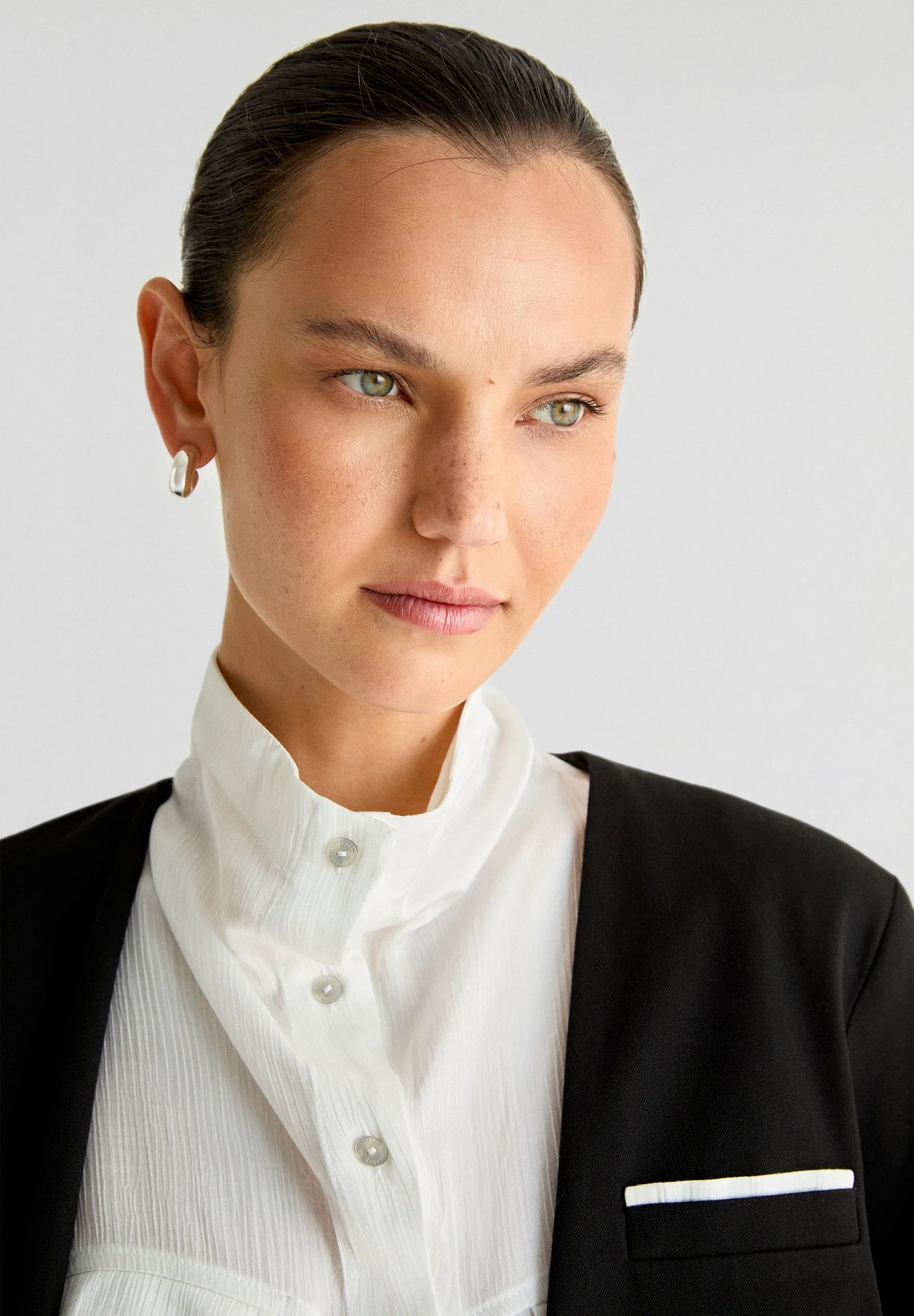 BLAZER WITH TIE AND POCKET DETAIL