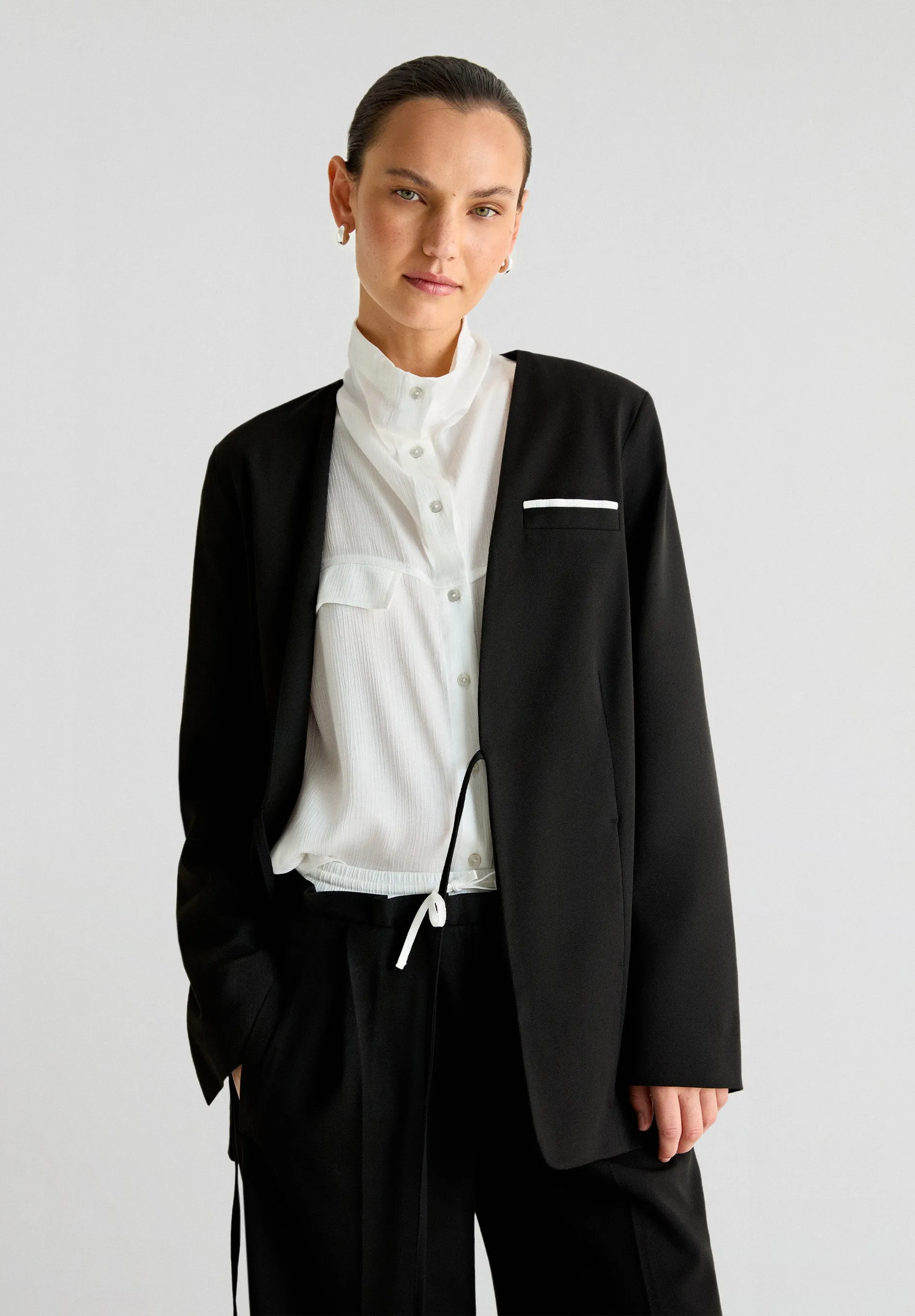 BLAZER WITH TIE AND POCKET DETAIL