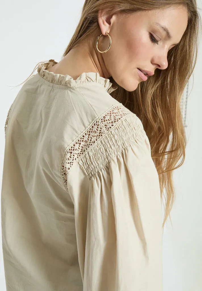 PCPhyllis Round Neck Blouse - Sandshell