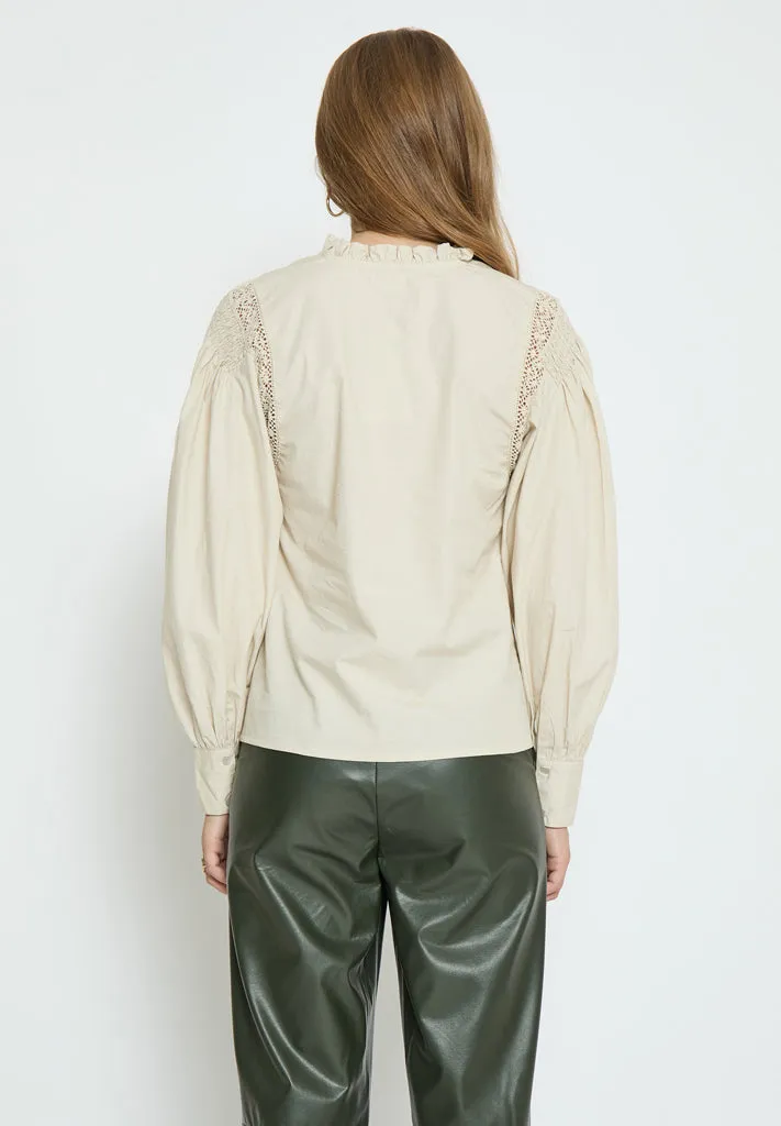 PCPhyllis Round Neck Blouse - Sandshell